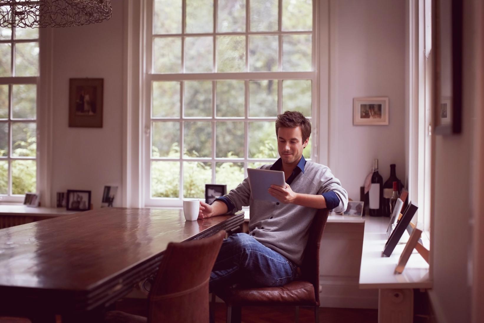 Profesional trabajando en investigación de palabras clave